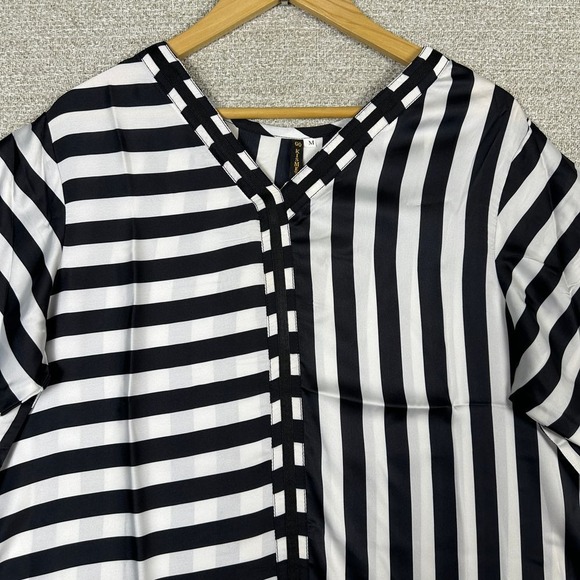 Go‎ Kismet Sz M Top Striped Tunic Top Black White Shark Bite 3/4 sleeve Artsy - Picture 9 of 14